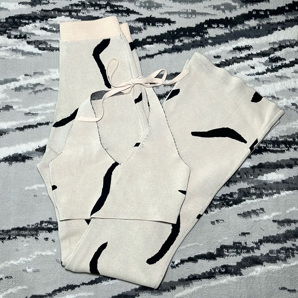 WHITEFOX , XS TOO, XS BOTTOMS, Cream color w/black squiggle lines